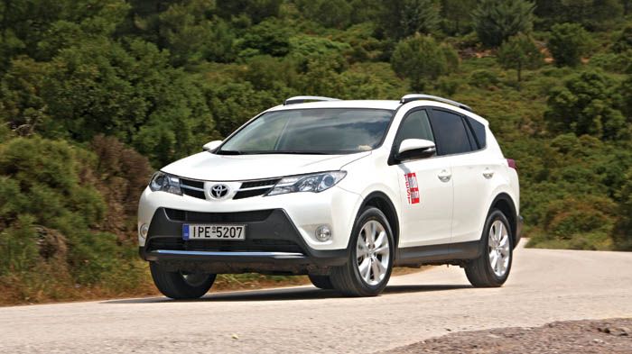 Τo νέο Toyota RAV4 τα καταφέρνει περίφημα, ακόμα και πολύ πιο μακριά από εκεί που θα χρειαστεί να πάνε οι αγοραστές του.